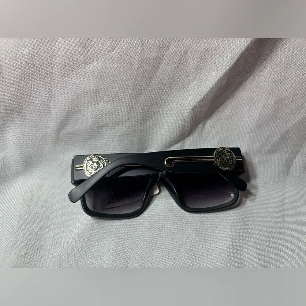 New Classic Hip Hop Rapper Gangster SUN GLASSES Black Frame Gold Medallion Dark
